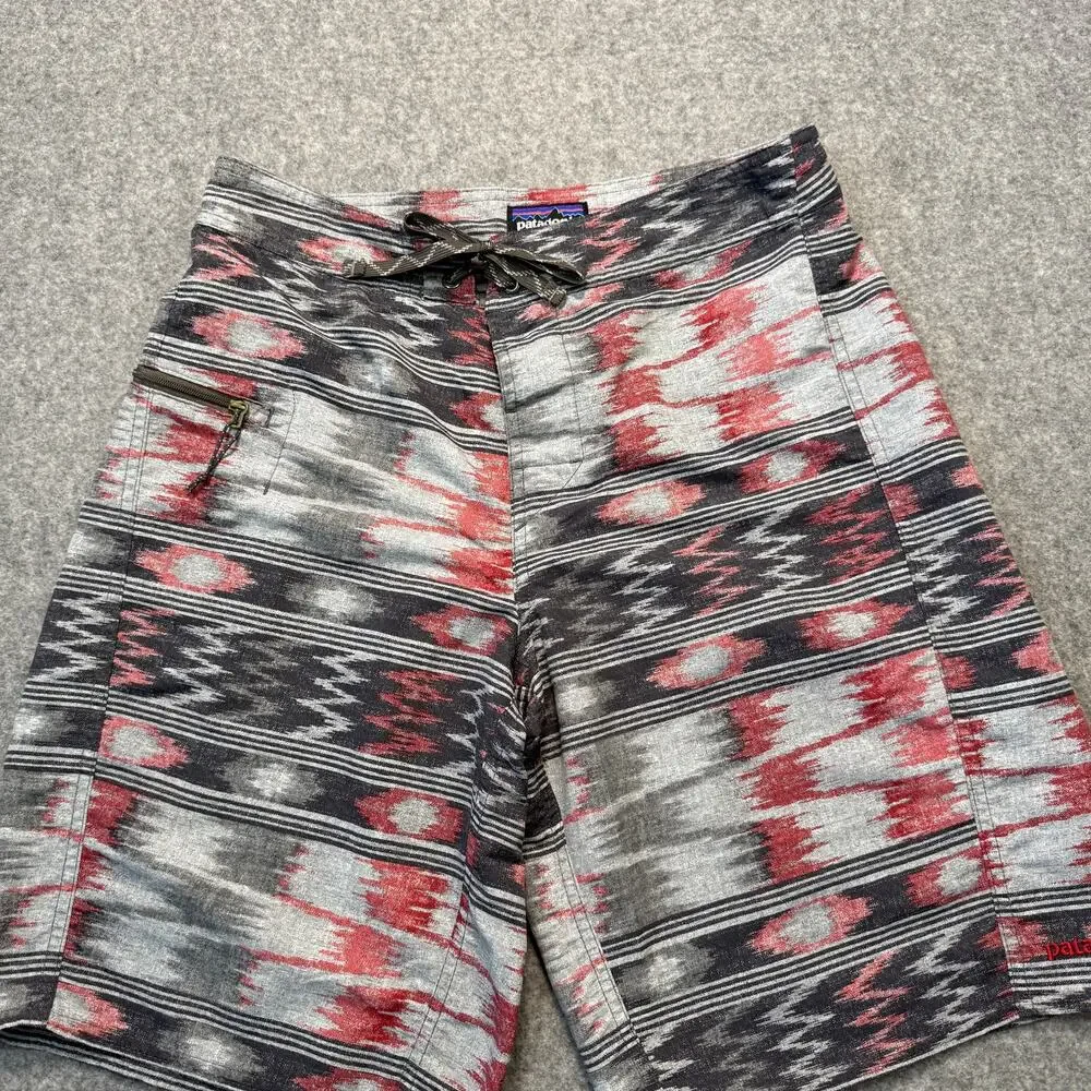 Men's Patagonia Black,‎ Red, White Board Shorts Wavefarer Swim Trunks Size 30